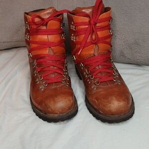 Timberland Brown Leather Boots with Red Laces
